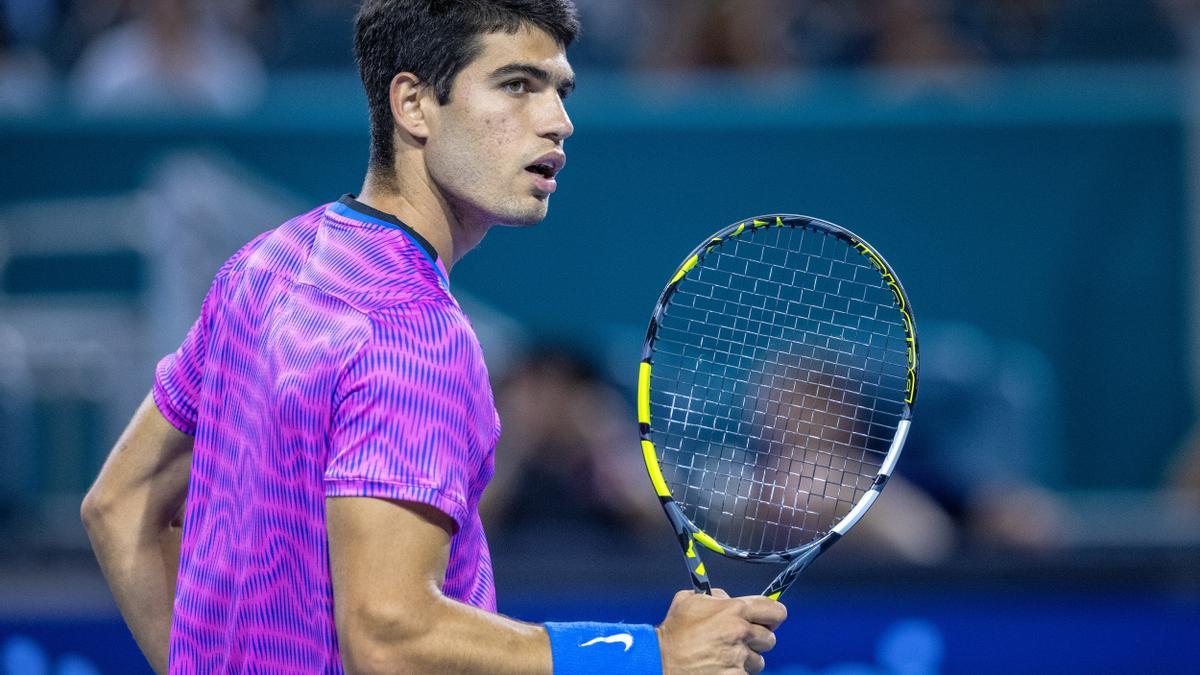 Alcaraz avanza a los octavos del Masters 1.000 de Miami, tras superar a un Monfils afectado en un pie