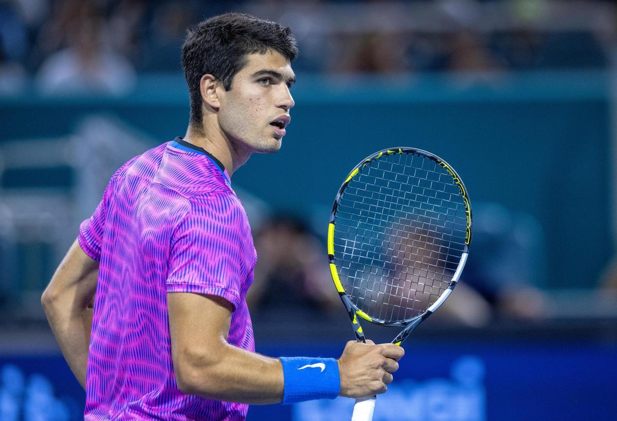 Alcaraz avanza a los octavos del Masters 1.000 de Miami, tras superar a un Monfils afectado en un pie