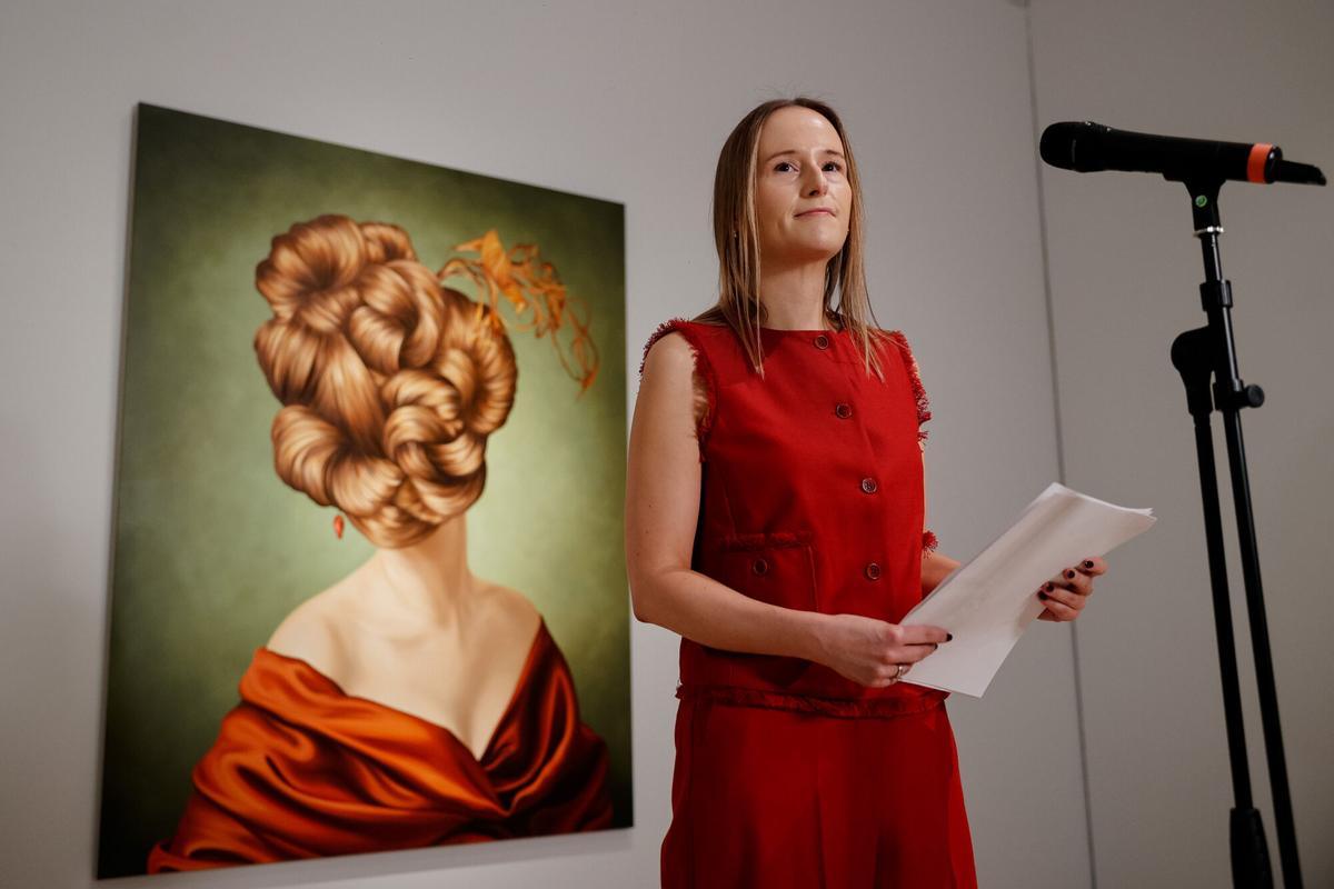 El Museo Thyssen-Bornemisza presentó ayer una exposición monográfica de la pintora polaca Ewa Juszkiewicz (en la imagen) como parte del programa dedicado a la colección Blanca y Borja Thyssen-Bornemisza y comisariada por el director del museo, Guillermo Solana.