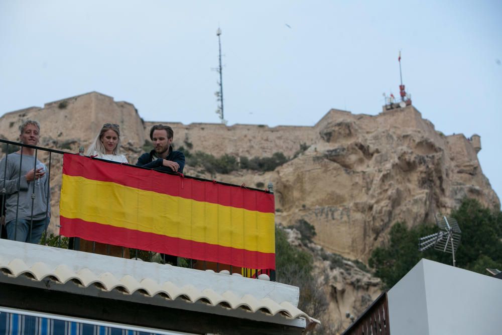 Miles de personas sienten la Semana Santa de cerca en el espectacular descenso por el Casco Antiguo