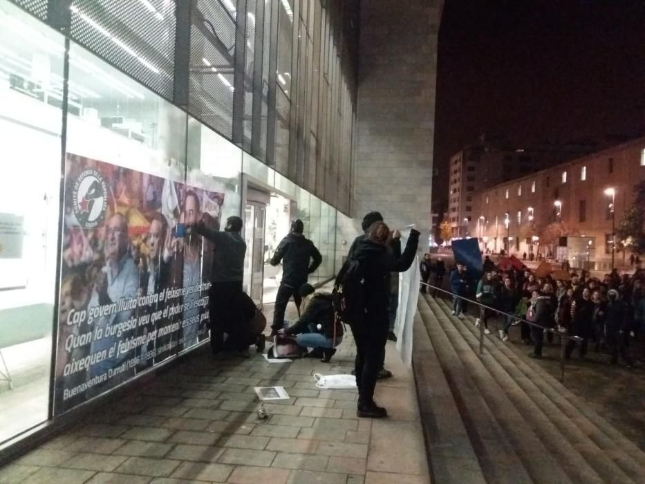 Els CDR es manifesten contra la convocatòria en defensa de la Constitució