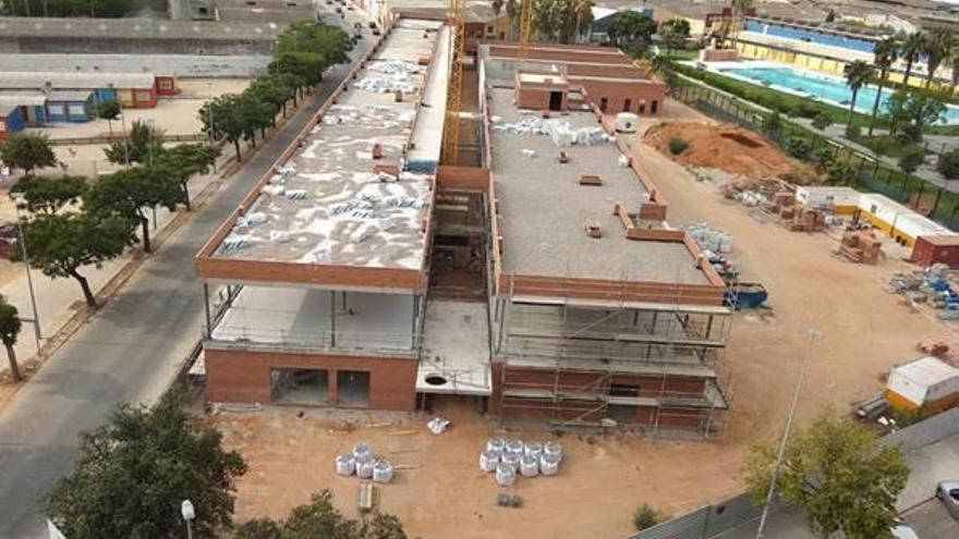 Imagen aérea del colegio Ciutat de Cremona, tomana ayer.