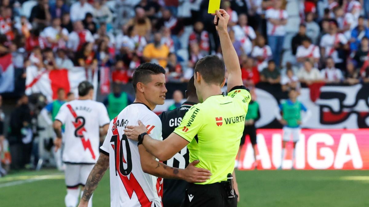 James fue amonestado en el duelo frente al Leganés