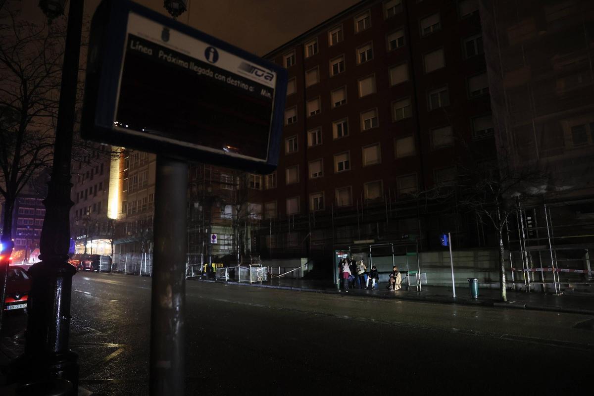 La calle Calvo Sotelo sin luz.