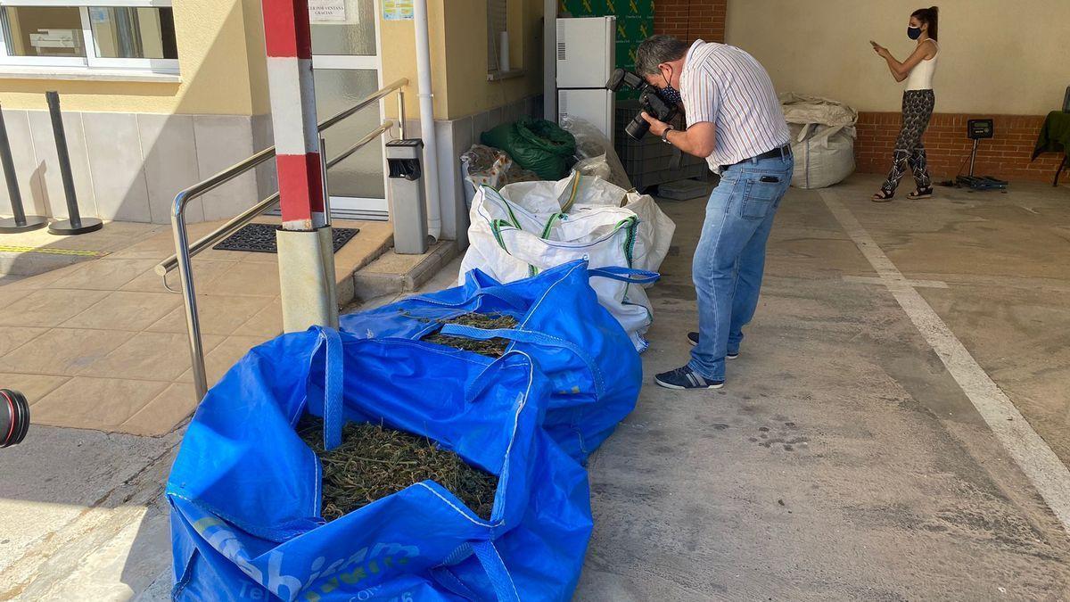 Desmantelan una fábrica de hachís en Bigastro tras morir por sobredosis cuatro presos en Murcia