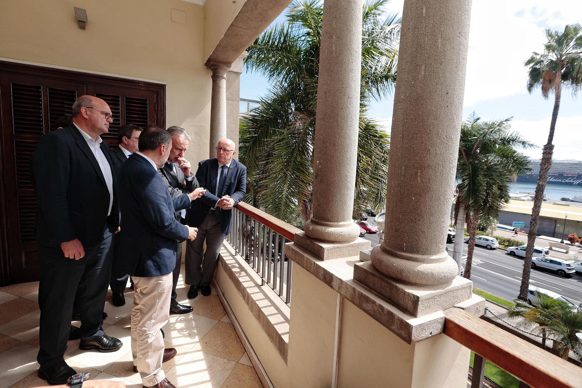 Visita del ministro Ángel Víctor Torres al Puerto de Santa Cruz