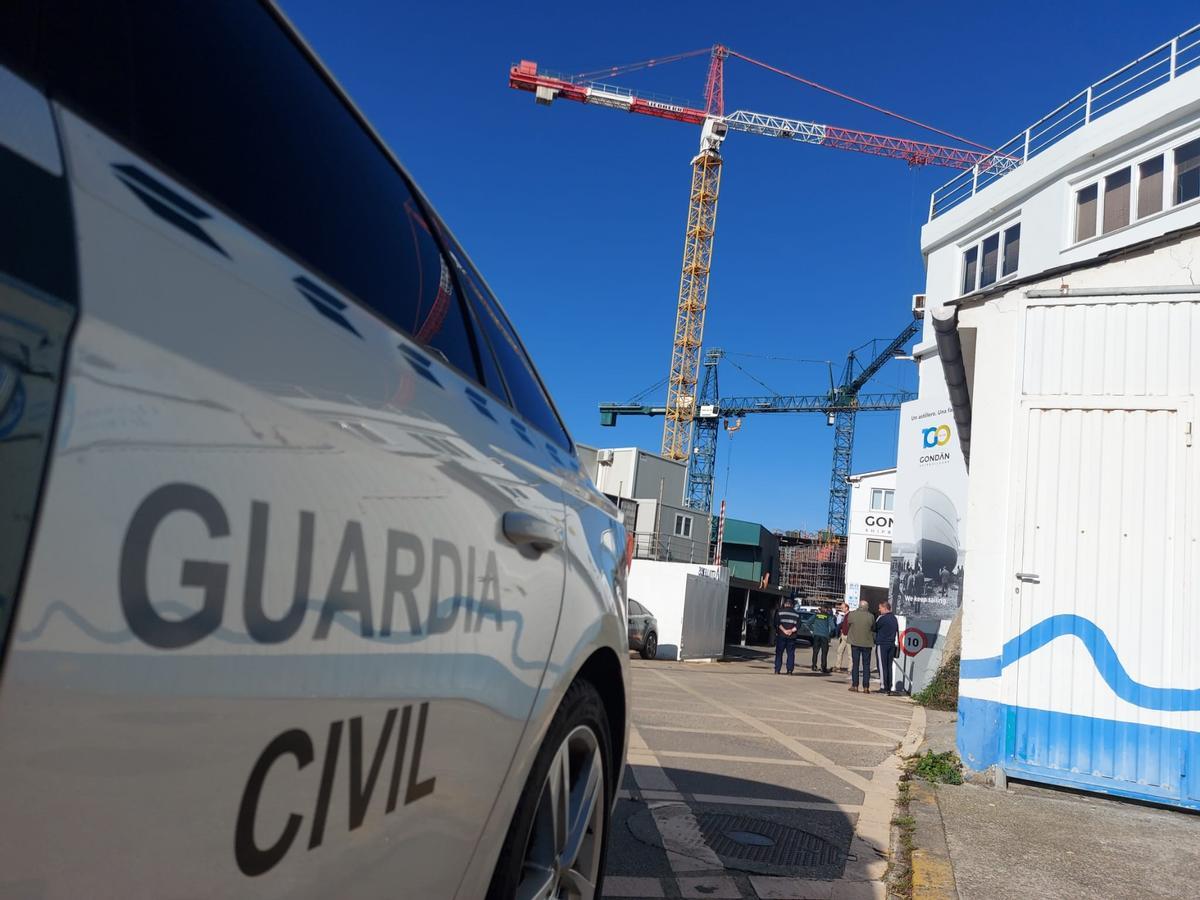 EN IMÁGENES: Fallece un trabajador en Astilleros Gondán, en Castropol
