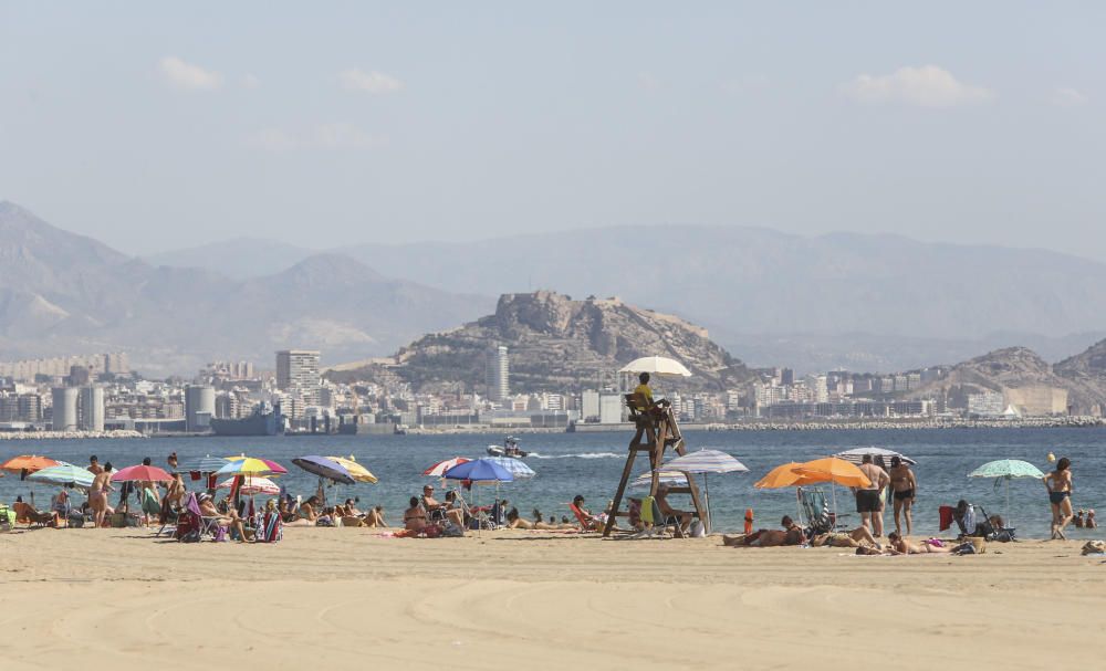 Urbanova, en Alicante, con bandera azul.