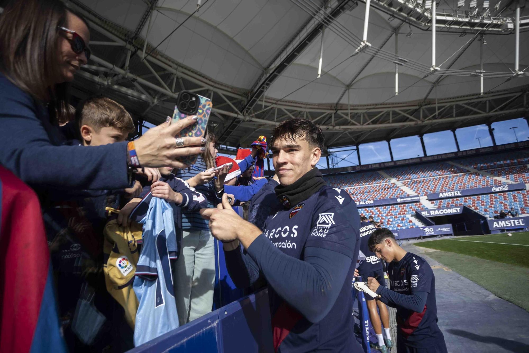 Puertas abiertas entrenamiento Levante