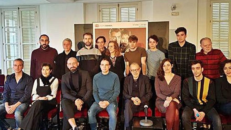 La família d&#039;actors i l&#039;equip que fa possible l&#039;obra.