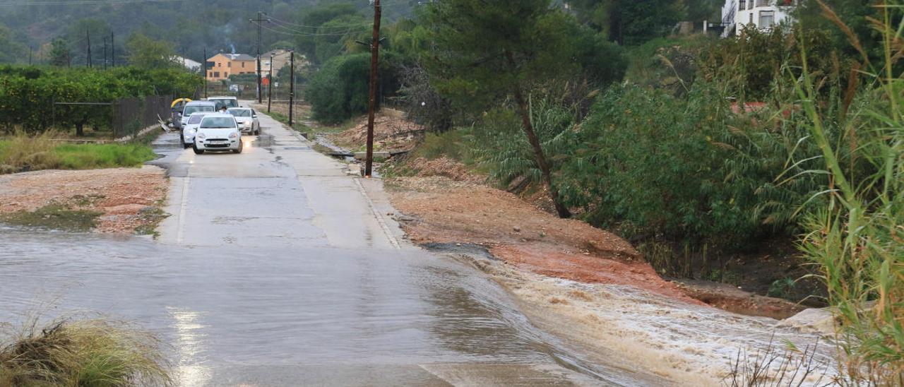 Caminos inundados durante una tormenta en la zona de Marxuquera (Gandia)