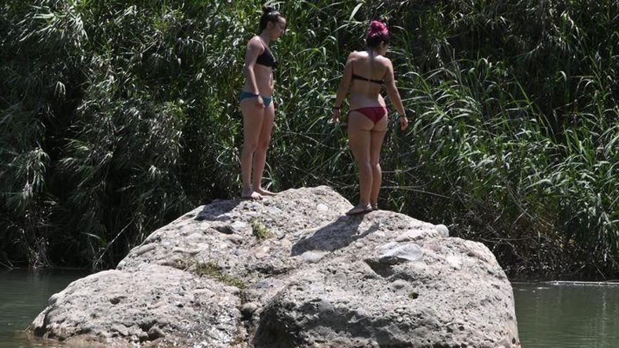 Los alcaldes optan por prohibir o desaconsejar el baño en el Millars