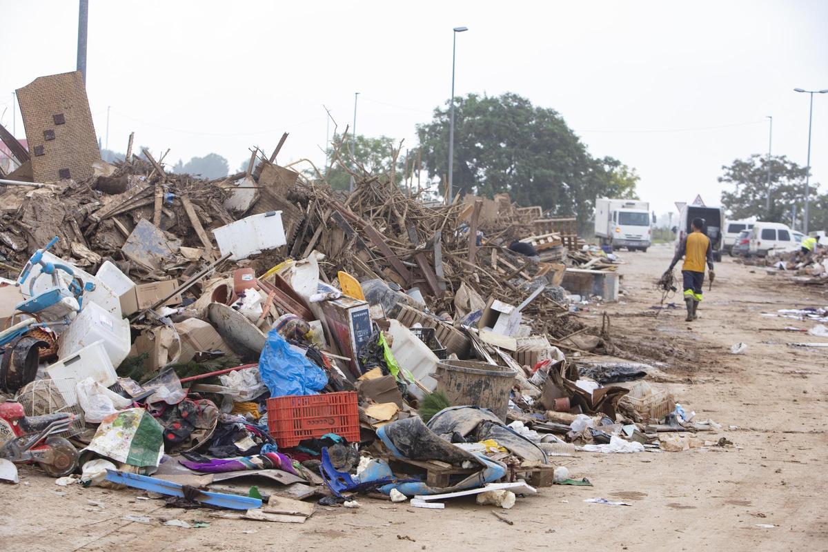 Así es el vertedero de los residuos de la Dana, en L'Alcúdia