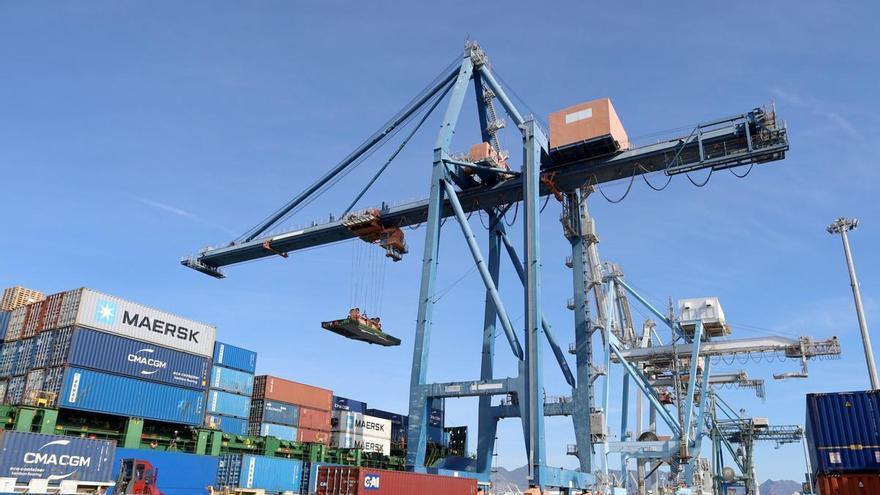 El puerto de Castellón dispara su actividad en contenedores