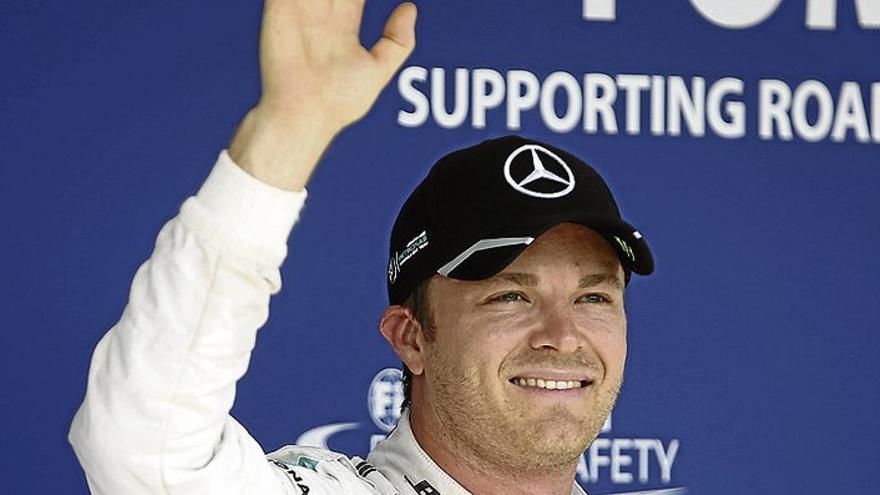 Nico Rosberg celebra su renovación con la &#039;pole&#039;