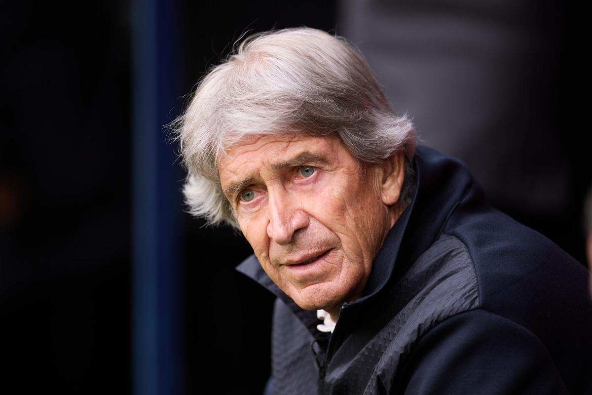 Manuel Pellegrini, durante el Osasuna-Betis en El Sadar
