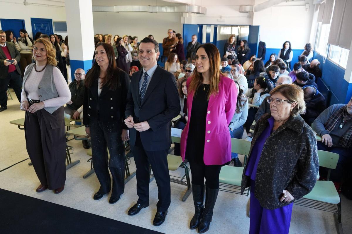 La consejera de Inclusión Social, Juventud, Familias e Igualdad, Loles López, participa en Córdoba, junto al alcalde, Jose María Bellido, en la presentación de la segunda edición del Programa Impulsa configurado para el desarrollo de itinerarios de inserción sociolaboral