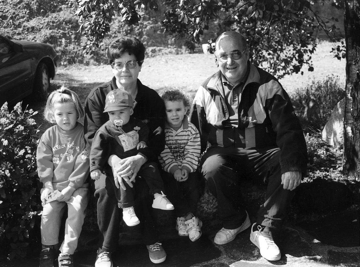 Amb la seva esposa Paquita i els seus tres nets