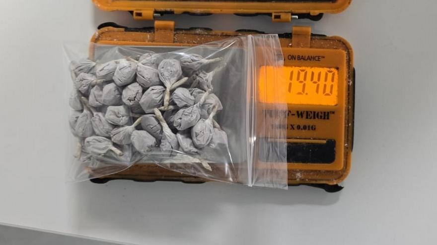 Detenido con 45 dosis de heroína y 19 de cocaína en su mochila en el sureste de Gran Canaria