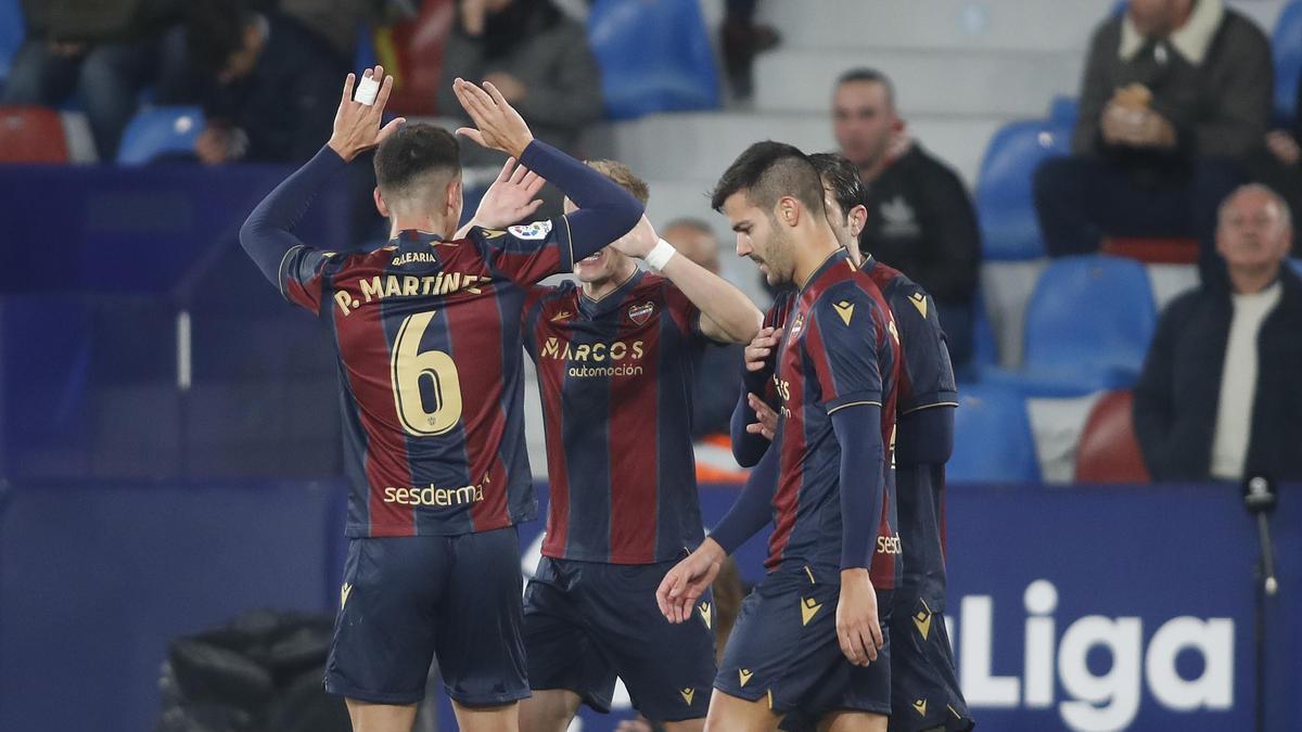 La victoria contra el Granada devolvió al Levante a la senda del triunfo como local, en la que debe permanecer para saltar a los puestos de ascenso directo.