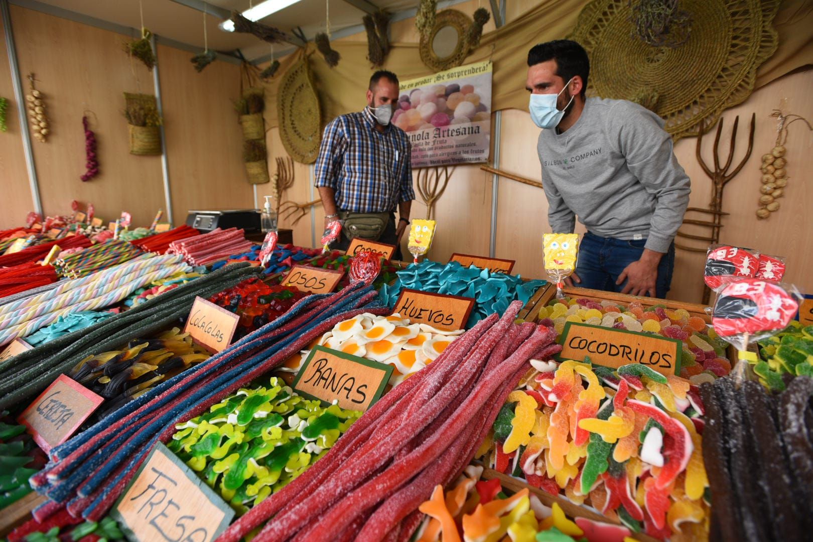 Abre el mercado de la Primavera en la Victoria