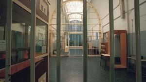 Institucions Penitenciàries privatitza l’atenció sanitària a les presons per falta de metges