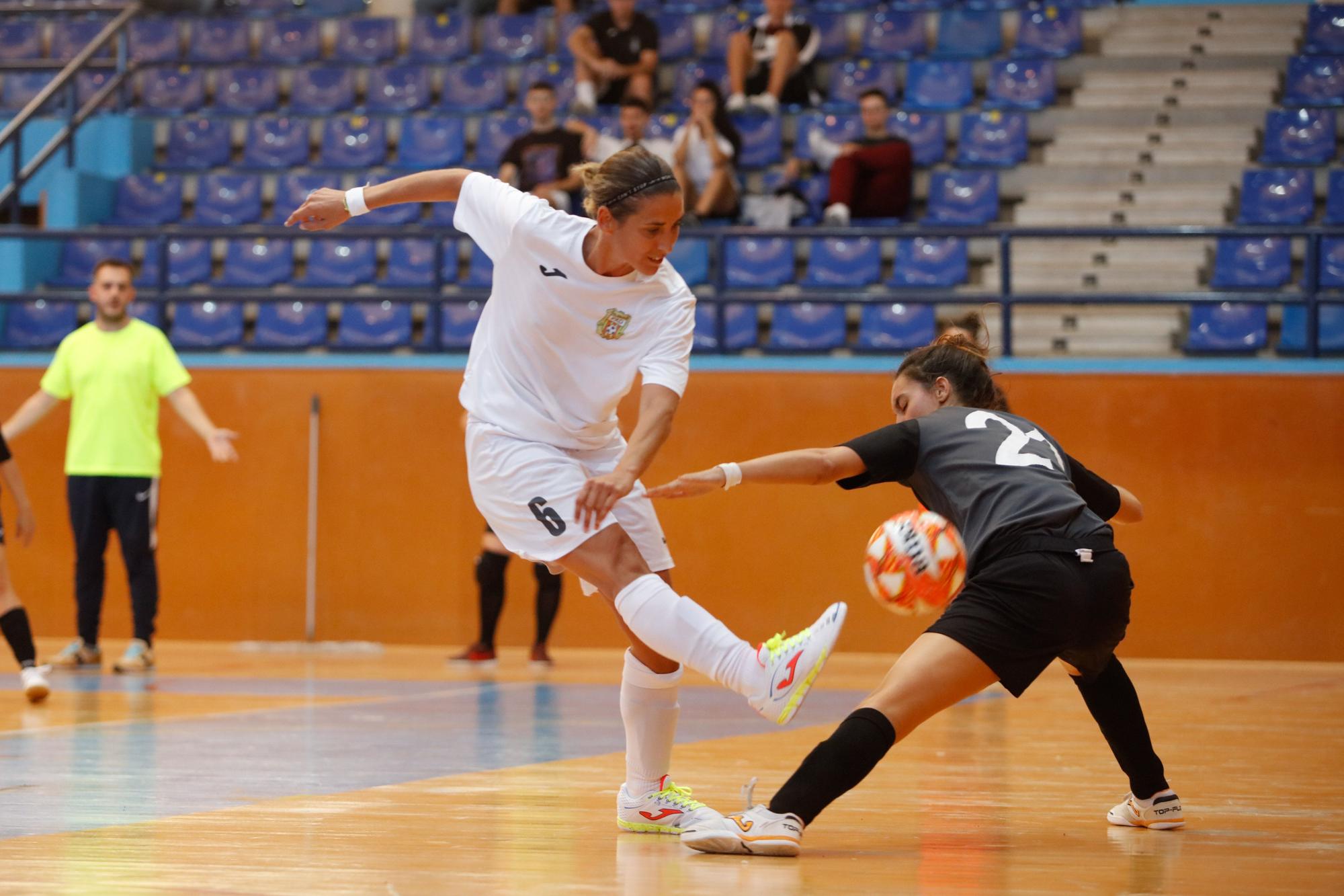 Partido entre la Peña Deportiva y el CFS Les Glòries de fútbol sala femenino.