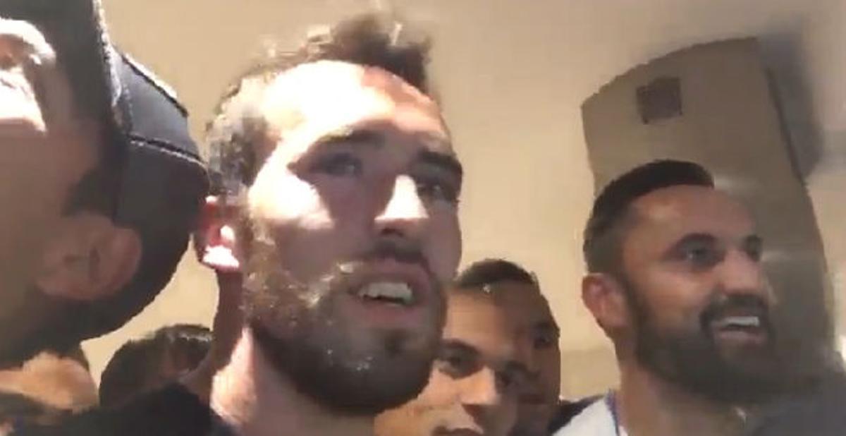 La brutal celebración de los jugadores del Leicester en casa de Vardy