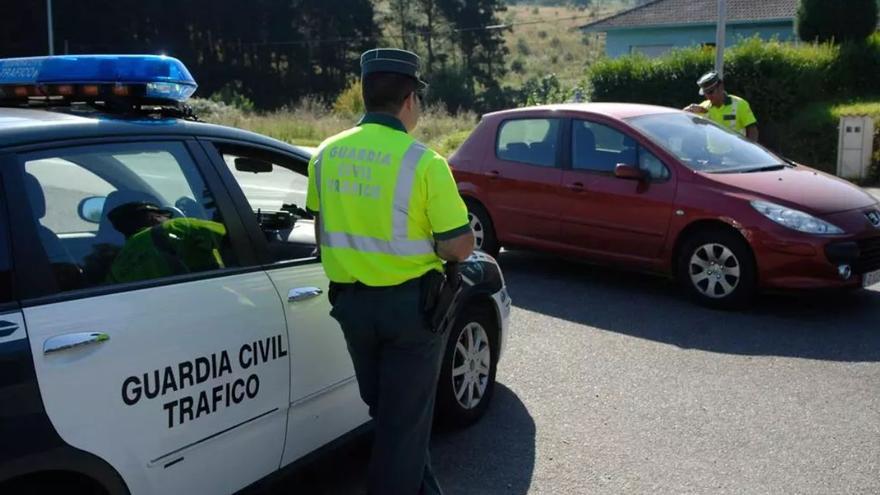 La Guardia Civil revisa las guanteras de los coches: qué buscan y por qué