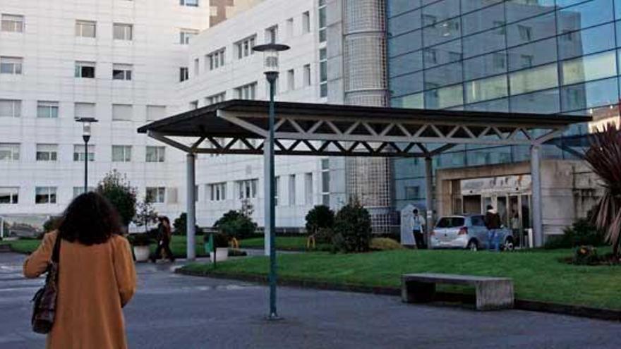 Suben a tres los sanitarios infectados en el hospital Arquitecto Marcide de Ferrol