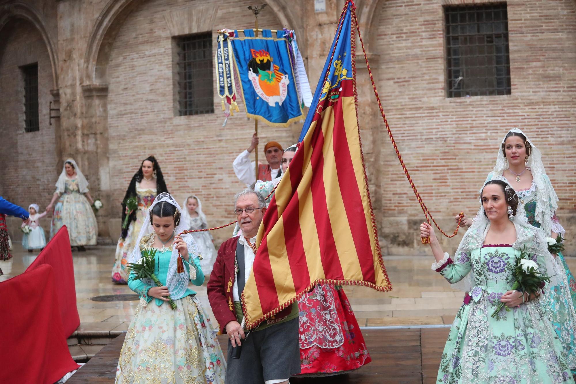 Búscate en el primer día de ofrenda por la calle de la Paz (entre las 17:00 a las 18:00 horas)