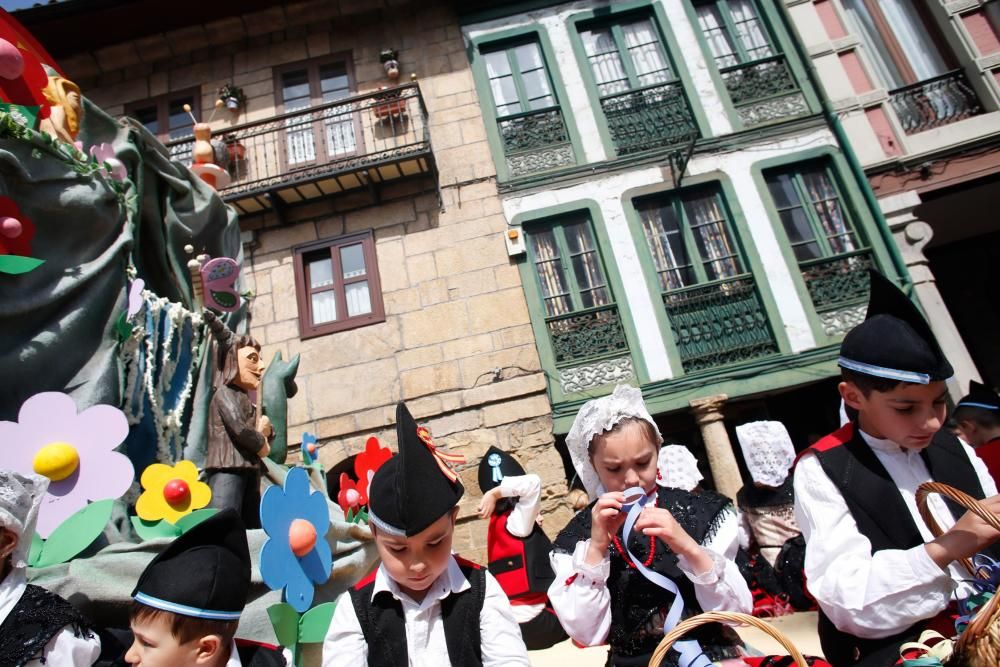 Pregón y desfile de carrozas en las fiestas del Bollo en Avilés