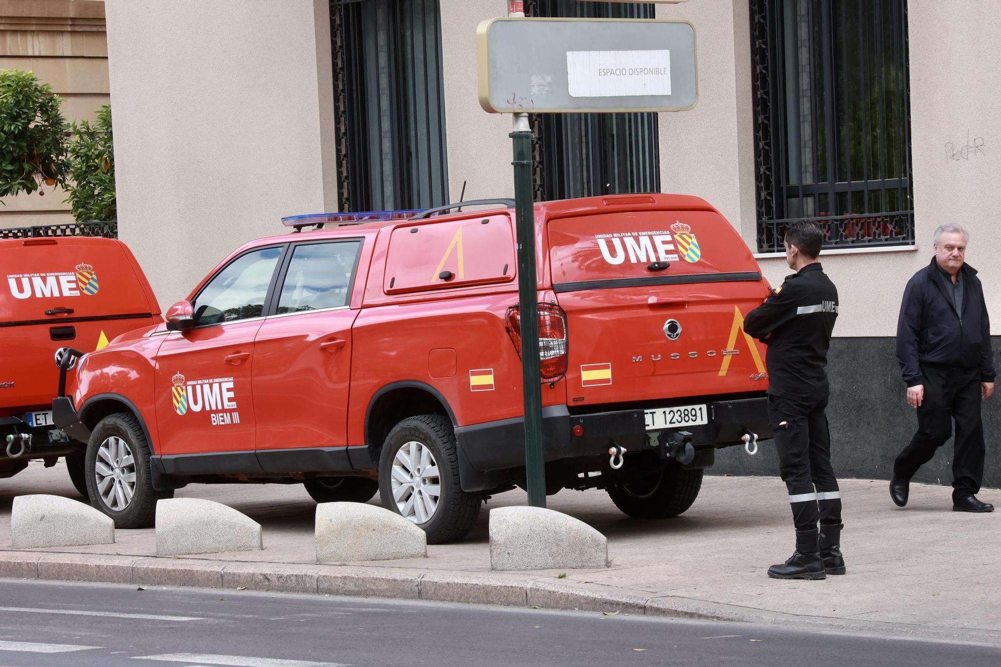 Vehículos y efectivos de la UME por las calles de Murcia tras el apagón, este martes por la mañana
