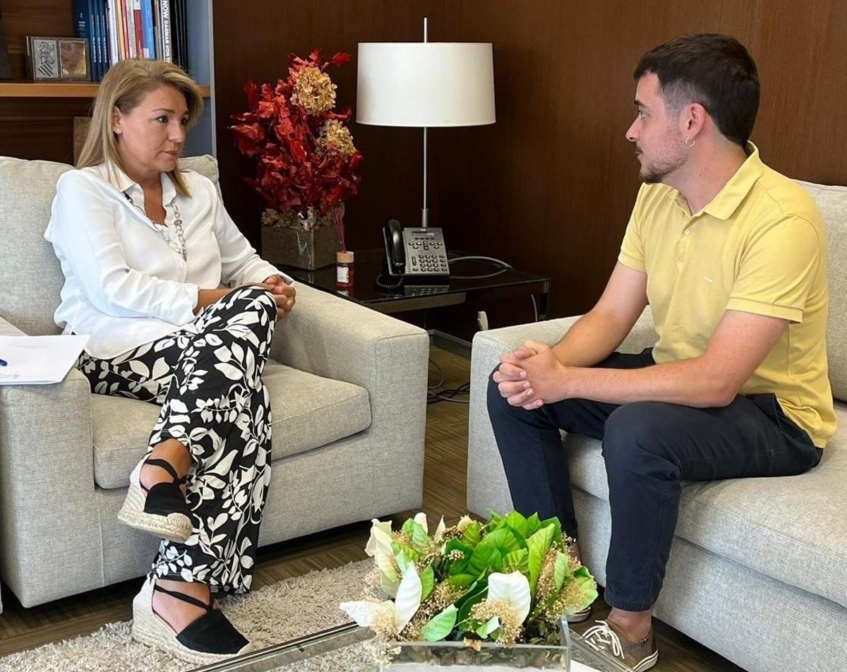 La vicepresidenta Camarero en una reunión con el alcalde de Potries en septiembre de 2023.