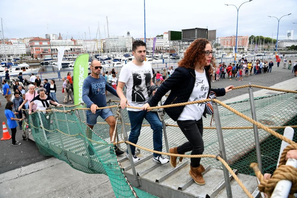 El barco Esperanza de Greenpeace en A Coruña