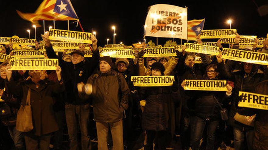 La protesta al Puig de les Basses de Figueres.