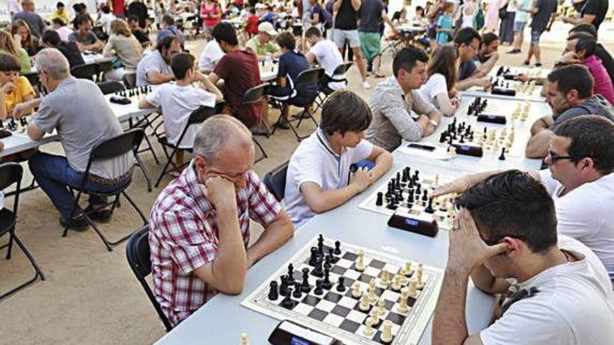 El rús Sergey Shipov guanya els «Escacs a la fresca»