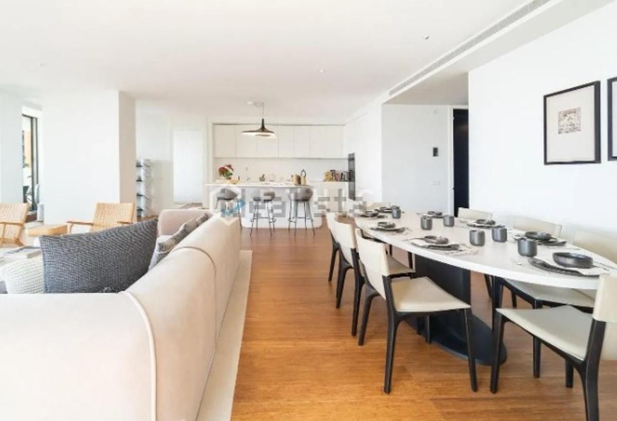 Vivienda de 2,5 millones de euros en Diagonal Mar, anunciada en Idealista.