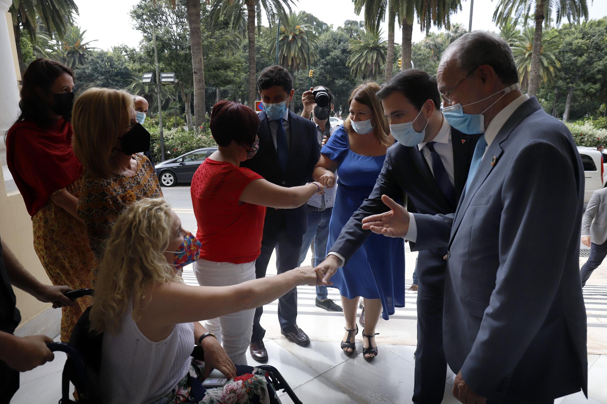 El ministro Alberto Gazón visita el Ayuntamiento de Málaga