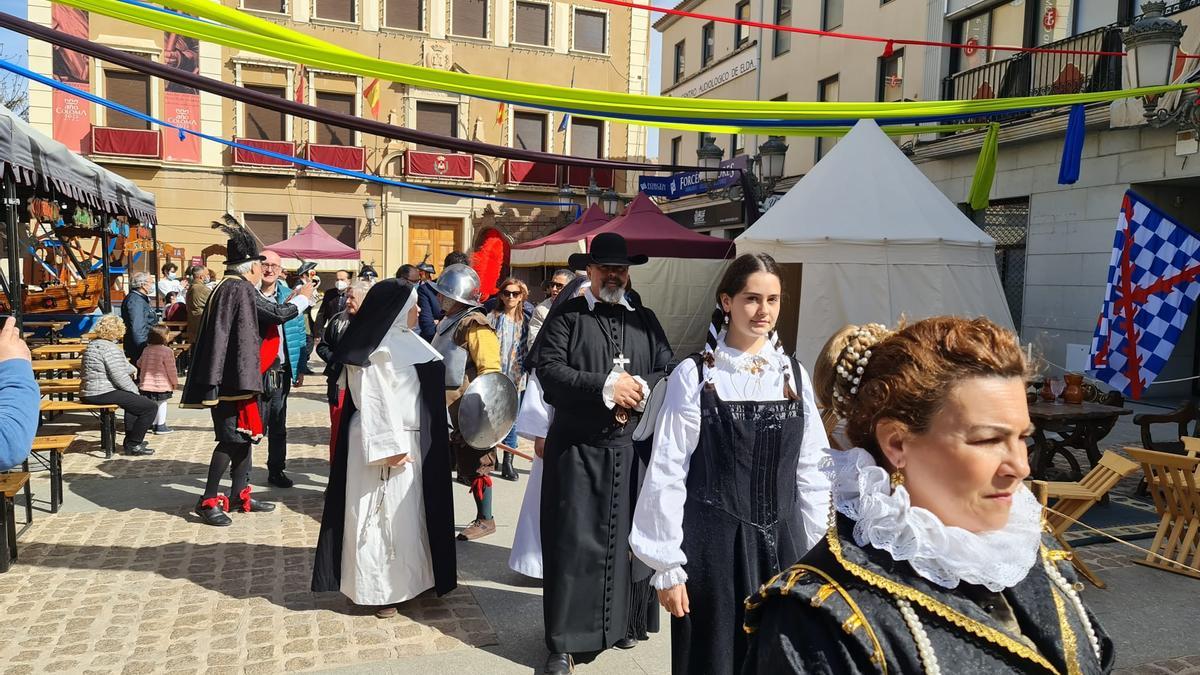 Personajes destacados del linaje de los Coloma en el Mercado Barroco de Elda.