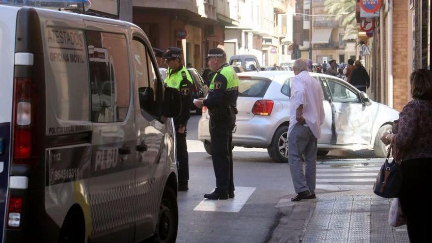 Un choque entre un coche y una moto acaba con un hospitalizado