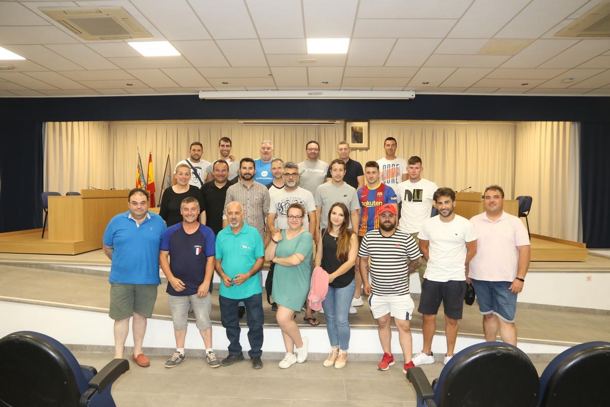 Reunión entre el alcalde, la concejala de Fiestas y representantes de peñas taurinas de l'Alcora.
