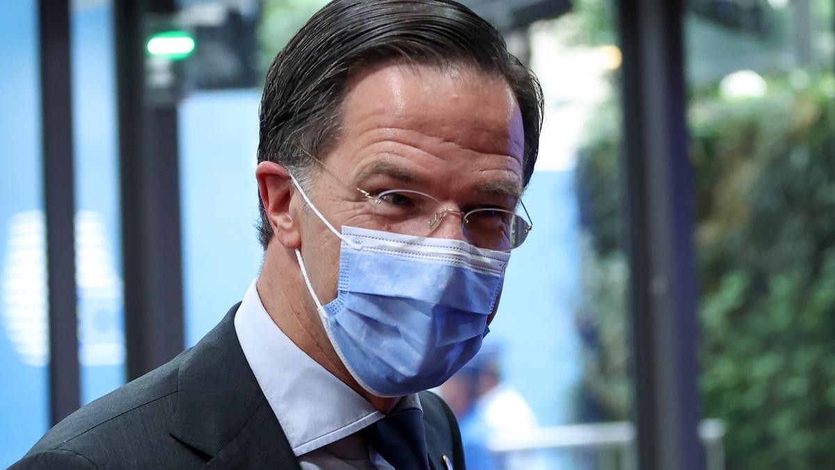 Rutte se disculpa por el “error de cálculo” de levantar las restricciones del covid