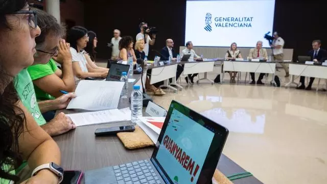 Reunión en Conselleria tras la decisión de parar la huelga educativa