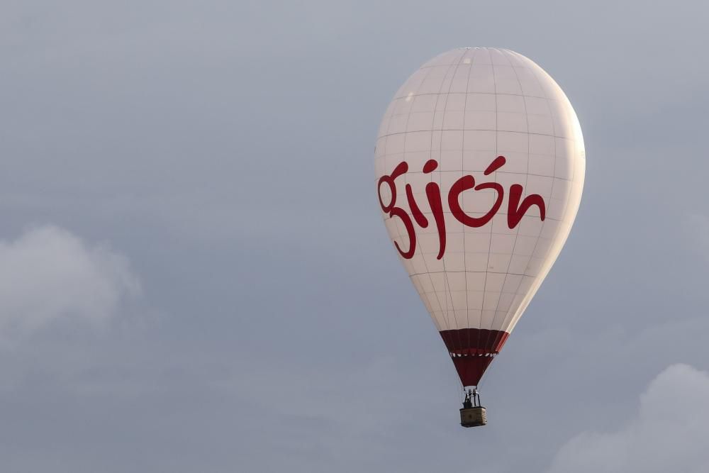 El globo de Gijón sobrevuela la ciudad