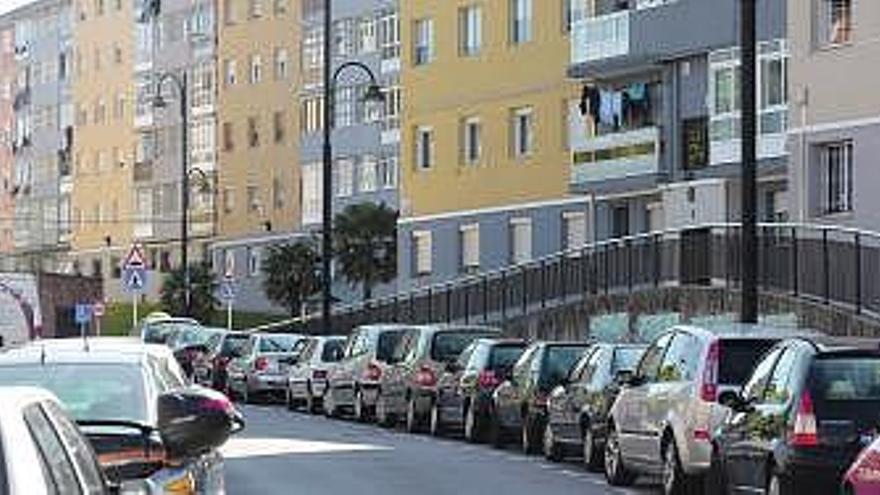 Vehículos estacionados en el barrio de La Luz.