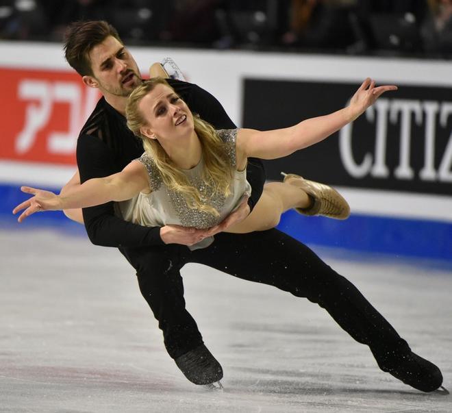 Madison Hubbell y Zachary Donohue de los EE. UU. se presentan en el programa Senior Ice Dance en el ISU Grand Prix of Figure Skating Final 2018-19 en Vancouver, Columbia Británica.