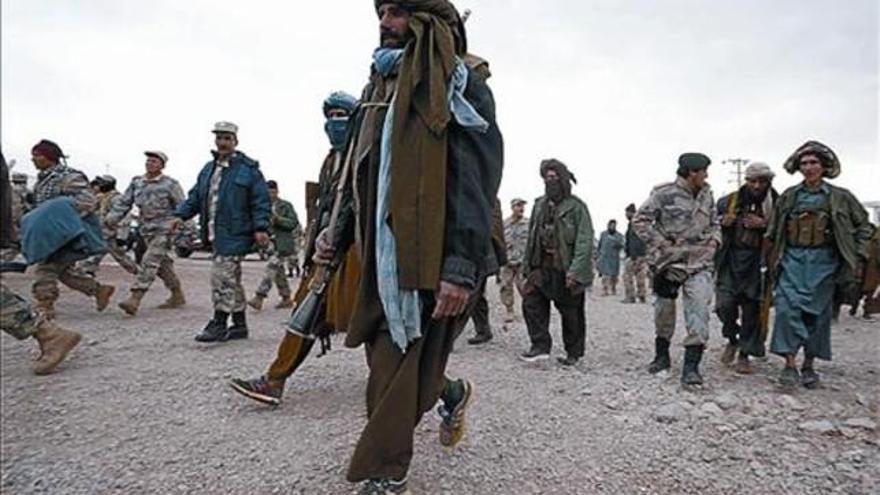 Talibanes y grupos del Estado Islámico reciben armas en Afganistán, denuncia Rusa