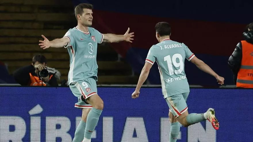 El Atlético se encomienda a Sorloth y al regreso de Julián Álvarez en su visita a El Sadar