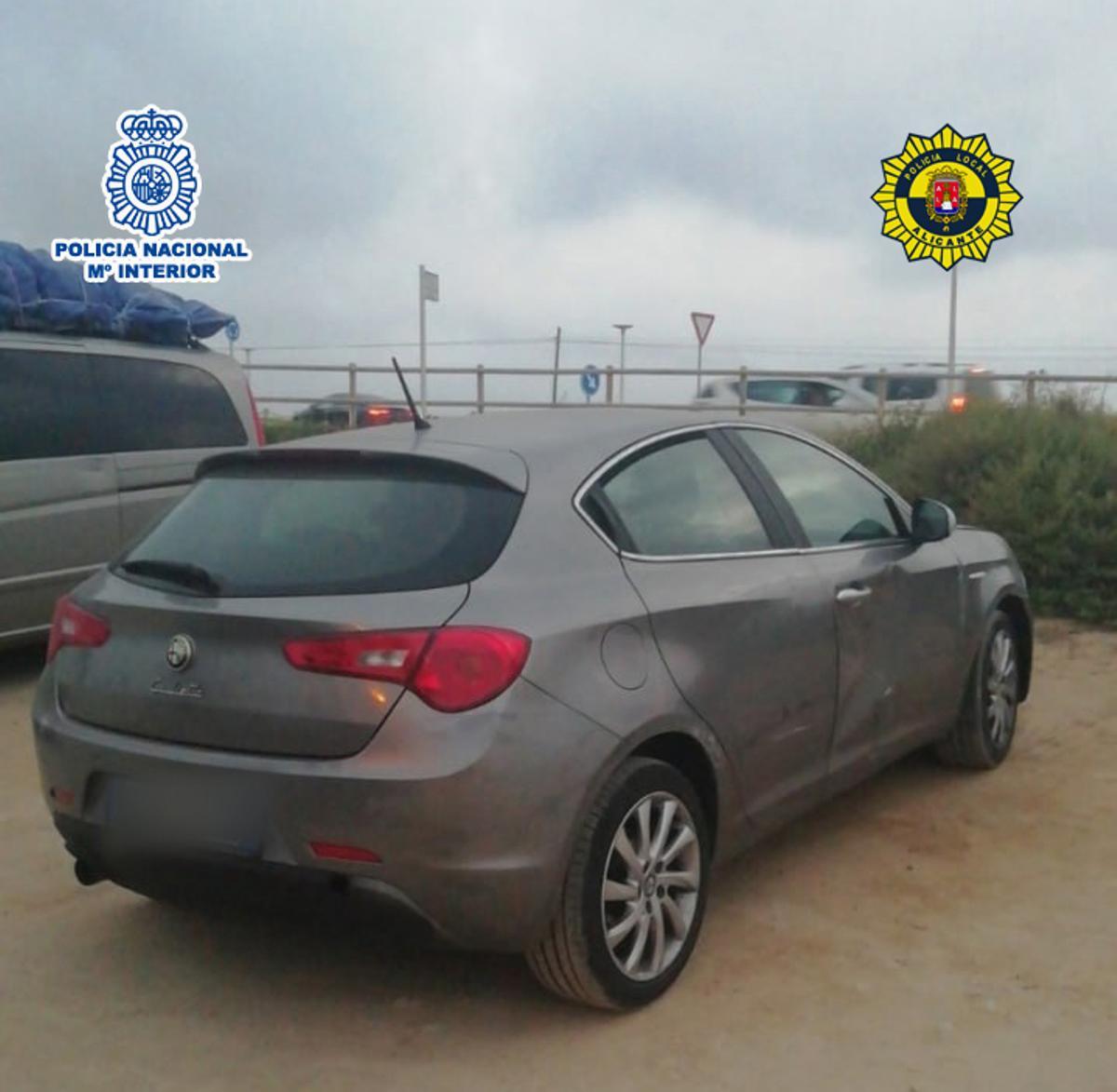 El coche robado cuyo conductor huyó tras un accidente en Alicante.